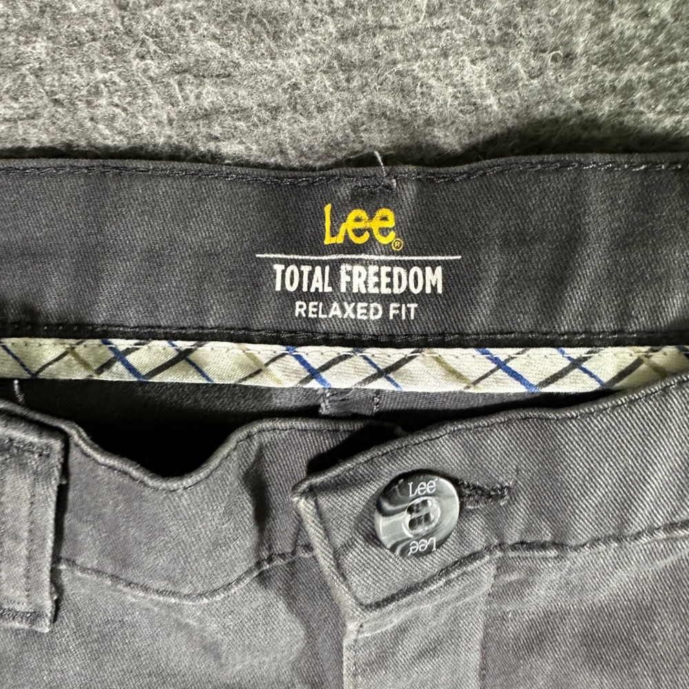 Lee Pants Total Freedom Men's 34x29 Relaxed Fit Gray‎ Chino Trousers - Picture 2 of 7